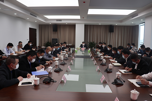 3月18日，市軌道交通集團(tuán)組織召開(kāi)專(zhuān)題會(huì)議，迅速傳達(dá)貫徹交通強(qiáng)市建設(shè)暨綜合交通大會(huì)戰(zhàn)視頻部署會(huì)會(huì)議精神。集團(tuán)公司領(lǐng)導(dǎo)班子成員，各部室（辦）、子公司負(fù)責(zé)人和中層干部參加會(huì)議1.jpg